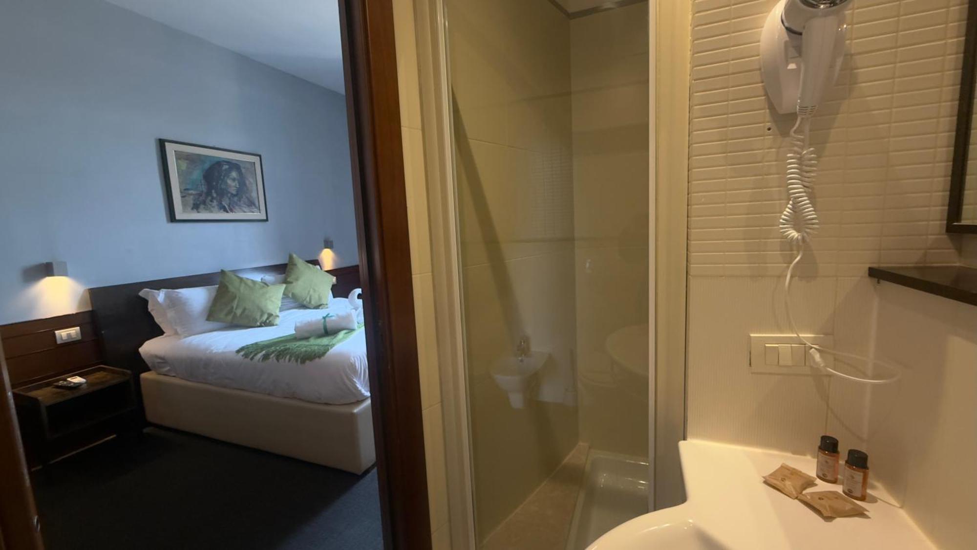 Romalive Hotel ภายนอก รูปภาพ